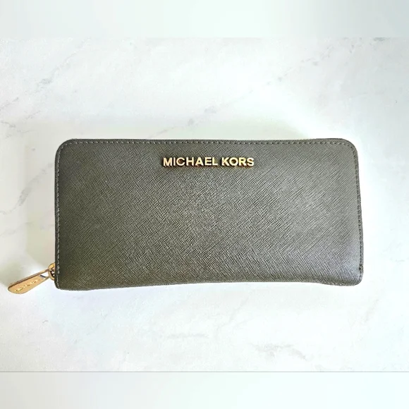 Michael Kors Wallet - Picture 4 of 4
